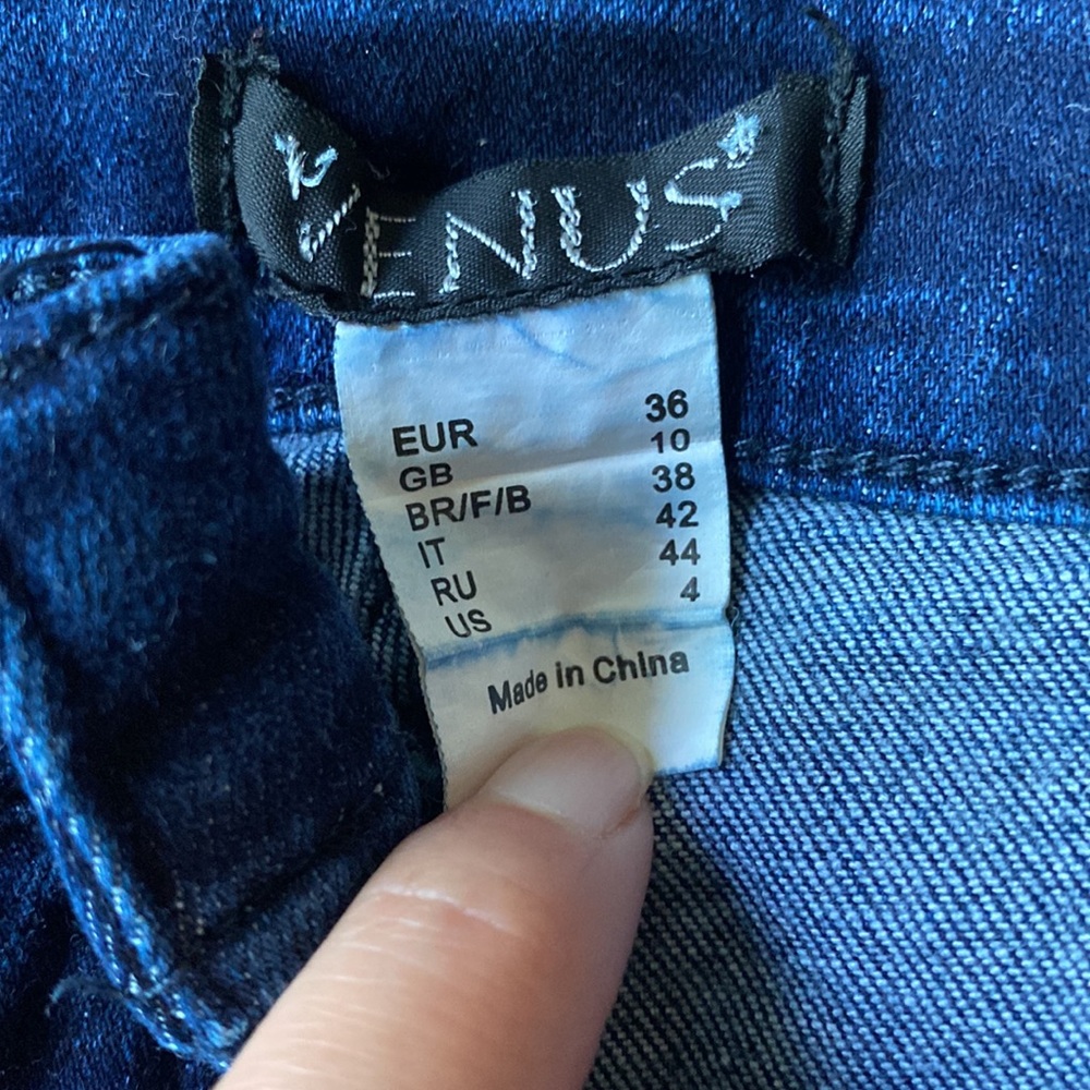 Distressed Jeans - Picture 4 of 4
